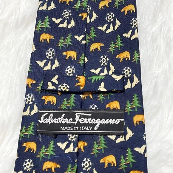 Salvatore Ferragamo 100% silk tie bear sea lion animal printed ⭐️⭐️⭐️⭐️ - Picture 9 of 15